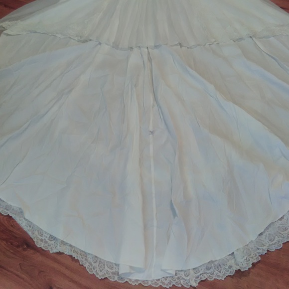 Vintage Off-White Wedding Dress - Picture 8 of 14